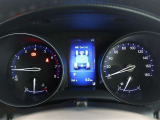 とっても見やすいメーターです。夜間時はラグジュアリーな気分にさせてくれる照明が魅力ですので、夜のドライブも楽しみになりますよ♪