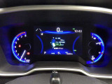 とっても見やすいメーターです。夜間時はラグジュアリーな気分にさせてくれる照明が魅力ですので、夜のドライブも楽しみになりますよ♪