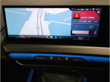 【iDrive】純正HDDナビ&ldquo;iDrive&rdquo;を装備しています。こちらの機能で、オーディオの設定や本体説明書、車両状態チェックなどを行えます。また、ナビのアップデートも承りますので、担当スタッフへお申し付け下さい。