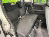 後部座席も気になるようなキズ・汚れやへたり等、大きなダメージはなく、良好な状態です。
