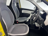 ゆったりと座れる運転席シートですのでストレスなく運転が出来ますよ!