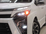 LEDヘッドライトです。デザイン性がよくとても明るいので、夜間の走行や悪天候でも安心です。しかも長寿命!