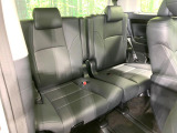 3列目シートはもちろん状態良好☆大人でもゆったりと座って頂けますので、大人数でのお出かけもラクラクです♪ご家族で、気の知れた仲間で、ドライブに行くのが楽しみですね♪