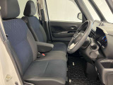 ゆったりと座れる運転席シートですのでストレスなく運転が出来ますよ!