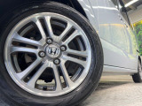 【純正14インチアルミホイール】外観にマッチした純正アルミホイールを装着しております。各種社外アルミホイールや、スタッドレスタイヤも取扱いしております。是非ご相談くださ