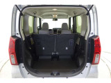 軽自動車でも、今やラゲッジスペースの充実は当たり前です!本当に重宝しますよ。たくさん荷物を積めて便利です。是非、お試しください!