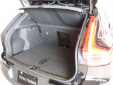 荷室は460Lの容量があり、リアシートを倒すことで1336Lまで拡大可能です ラゲッジはスクエアなスペースが確保されており、旅行でも乗車人数分の荷物を積み込むことができます