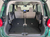 【多彩なシートアレンジ】背もたれを倒すとより多くの荷物を乗せることができます。