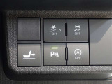 スマートアシストの安全装備がついております!衝突軽減ブレーキやペダル踏み間違い抑制機能などが備わっておりますので安心ですね☆詳しくはスタッフにお尋ねください(^^♪