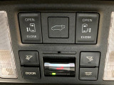【パワーバックドア】スマートキーや運転席のボタンを押すだけでリアゲートが自動で開閉します!荷物を持っている時や、高い位置にあるバックドアを閉める際に便利な機能です♪