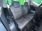 3列目シートはもちろん状態良好☆大人でもゆったりと座って頂けますので、大人数でのお出かけもラクラクです♪ご家族で、気の知れた仲間で、ドライブに行くのが楽しみですね♪