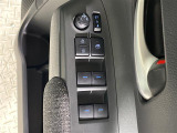 【パワーウインドウ】運転席のスイッチで、各席の窓ガラスの開閉ができます!あると便利ですよね!