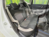 後部座席も気になるようなキズ・汚れやへたり等、大きなダメージはなく、良好な状態です。