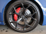 専用デザイン20インチアルミ(Audi Sport)/専用リアスポーツディファレンシャル/DRC付スポーツサスペンションプラス