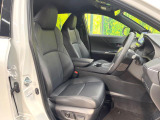 運転席シート廻りは使用感も少なく、良好な状態となっています。前オーナー様が丁寧に使っていたことがよくわかりますね。