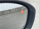 【BSW(後側方車両検知警報)/ブラインドスポットワーニング】隣接レーンのクルマを検知した場合、ドアミラー周辺に設けられたインジケーターを点灯したり音が鳴ったりしてお知らせします。