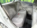 後部座席も気になるようなキズ・汚れやへたり等、大きなダメージはなく、良好な状態です。