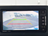 【バックカメラ】駐車時に後方がリアルタイム映像で確認できます。大型商業施設や立体駐車場での駐車時や、夜間のバック時に大活躍!運転スキルに関わらず、今や必須となった装備のひとつです!