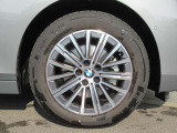 17インチアロイホイール装備です。見た目がガラリと変わります。