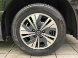 【純正アルミホイール】外観にマッチした純正アルミホイールを装着しております。各種社外アルミホイールや、スタッドレスタイヤも取扱いしております。是非ご相談ください♪