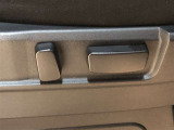 パワーシート搭載。微妙な調整が手軽にでき、ピッタリのポジションで運転することが可能です。