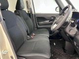 ゆったりと座れる運転席シートですのでストレスなく運転が出来ますよ!