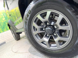 【純正アルミホイール】外観にマッチした純正アルミホイールを装着しております。各種社外アルミホイールや、スタッドレスタイヤも取扱いしております。是非ご相談ください♪