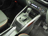 こちらのシフトは、車両にマッチしたデザインになっています!握りやすく、操作し易い配置になっていますので、いつも触れるシフトだからこそ、大切ですね!
