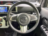 インテリアに合わせたデザインのステアリングは、運転される方のことも考え、運転しやすい形状、大きさです。是非一度、実際に触ってお確かめください。