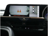 パノラミックビューモニター装備!トップビュー&フロントビュー・車両に取り付けたフロント、サイド、バックカメラの映像を合成して画面上に表示させることで、低速時の運転を補助する装置です。