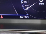 走行距離は32,210km。メーター内に明確に表示され、車両状態の把握がしやすくなっています。