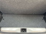 最近はスペアタイヤではなく、パンク応急セットとしてジャッキ、ボンド、空気入れが搭載されている車がほとんどです。不安な場合はJAFのご加入をお勧めします。パンク修理を無料でしてもらえるので安心です。