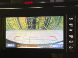 【バックカメラ】駐車時に後方がリアルタイム映像で確認できます。大型商業施設や立体駐車場での駐車時や、夜間のバック時に大活躍!運転スキルに関わらず、今や必須となった装備のひとつです!