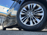 【純正18インチアルミホイール】外観にマッチした純正アルミホイールを装着しております。各種社外アルミホイールや、スタッドレスタイヤも取扱いしております。是非ご相談ください♪