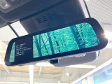 【デジタルインナーミラー】後席の大きな荷物や同乗者で後方が確認しづらい時でも安心!カメラが撮影した車両後方の映像をルームミラー内に表示。クリアな視界で状況の確認が可能です!