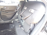 ◆チップアップ&ダイブダウン機構付【ULTR SEAT】は後席座面を左右分割で跳ね上げることができます。トランクで積載できない背の高い荷物をラクラク収納できます。ホンダ車ならではの人気装備です。