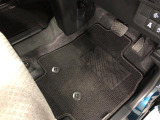 嬉しい純正フロアマット付き♪ 状態も良好です(^^♪