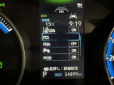 「レーンディパーチャーアラート」道路上の白線(黄線)をセンサーで認識し、車線を逸脱する可能性がある場合、注意喚起します