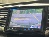【バックカメラ】駐車時に後方がリアルタイム映像で確認できます。大型商業施設や立体駐車場での駐車時や、夜間のバック時に大活躍!運転スキルに関わらず、今や必須となった装備のひとつです!