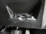 ビルトインタイプのETC車載機です。見た目もスマートで料金所通過もキャッシュレスです。