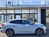 【BMWの伝統-3】BMWのお車は、&ldquo;駆け抜ける歓び&rdquo;を体現しております。走行の安定性とコーナリングの良さを追求し、思い通りにハンドルの操作可能です。