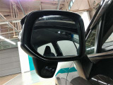 ドアミラーは電動格納機能もあります。駐車する際にこの機能があると大変便利ですね。