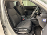乗降がしやすい運転席。高さが調節できて小柄な方でも運転しやすいポジションをとることができます。