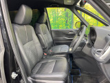 運転席シート廻りは使用感も少なく、良好な状態となっています。前オーナー様が丁寧に使っていたことがよくわかりますね。