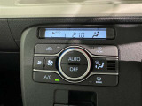 オートエアコン付きなので一度、気温を設定すれば自動的に過ごし易い温度に調整してくれますよ。 車内をいつでも快適空間にしてくれます。