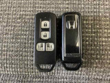 スマートキー付きですからドアロックの開閉およびエンジンスタートが楽々です。電動スライドドアの開け閉めもボタンで操作できます。スペアキーも同じものを用意しております。