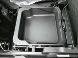 助手席下に収納BOXがあります!!