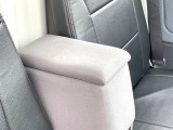 【アームレスト】運転中の身体の負担を軽減してくれるアームレストを装備♪