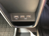 【充電用USBポート】スマホなどの充電に便利なUSBポートがついています!