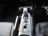 操作のしやすいフロアシフト!シフトデザインもシンプルです!